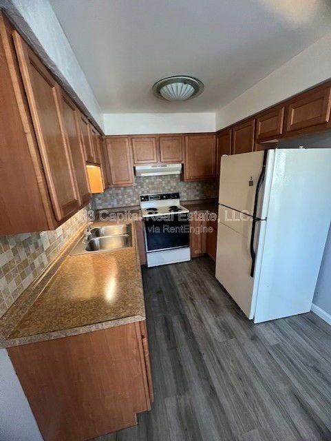 501 Western Avenue #12 - Photo 4 of 11