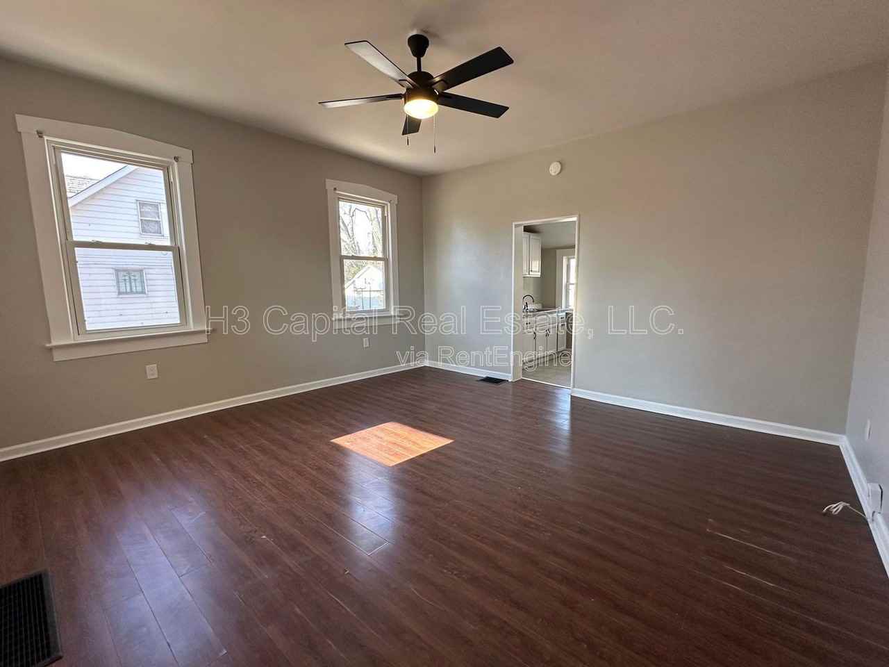 627 S 19th St - Photo 2 of 7