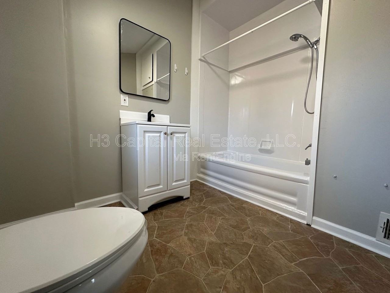627 S 19th St - Photo 3 of 7