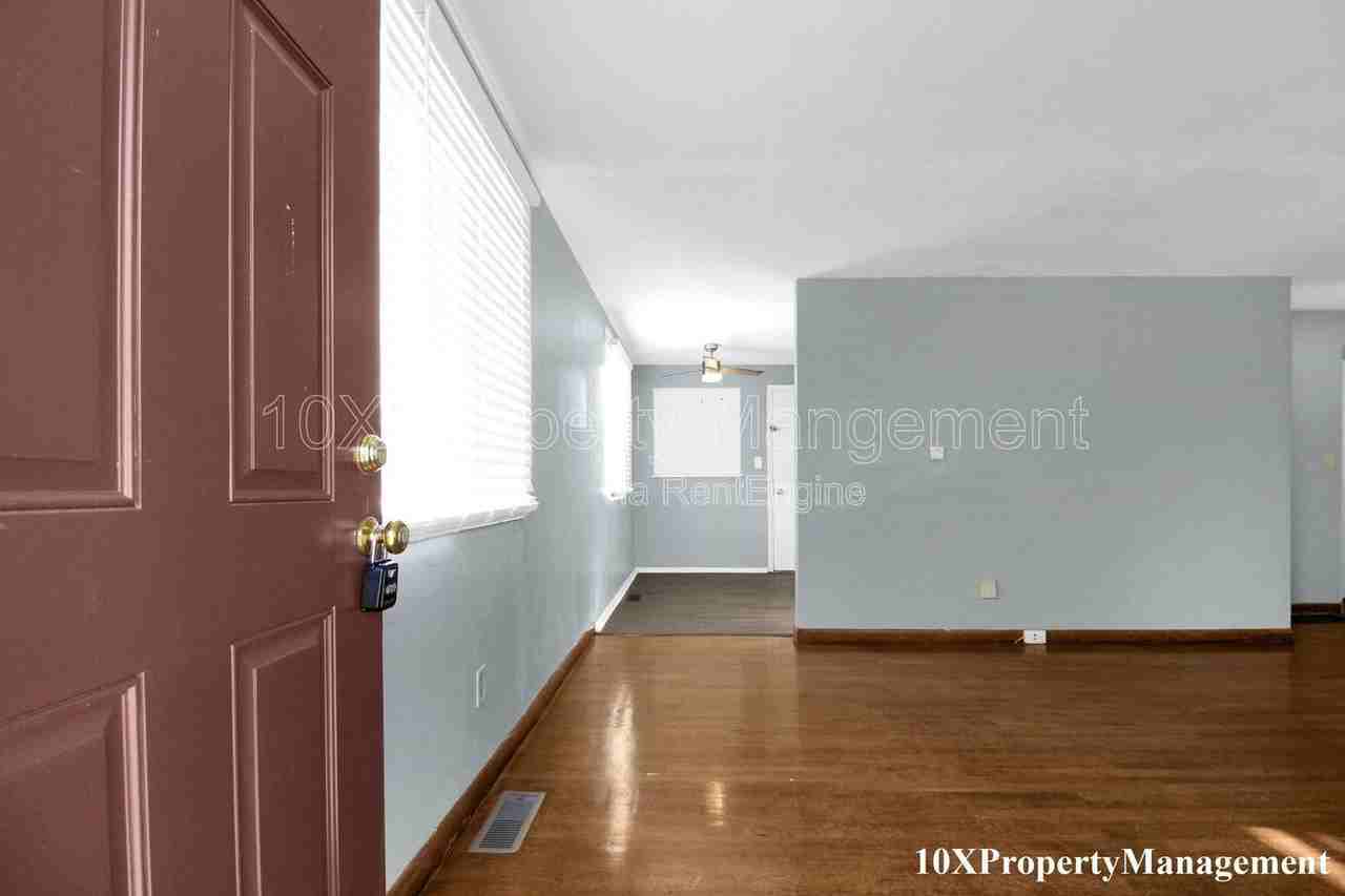 2459 Hiawatha St - Photo 6 of 19