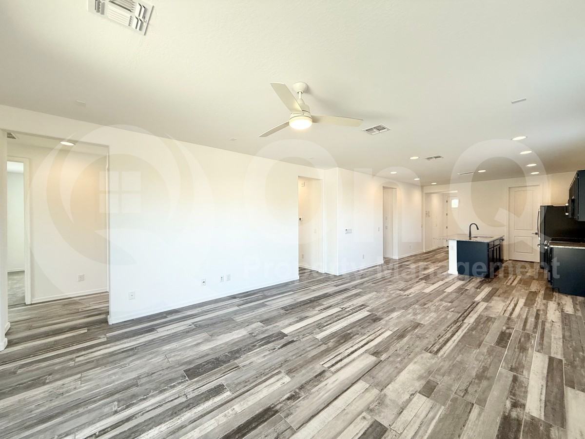 349 E Hawaii Dr - Photo 3 of 24