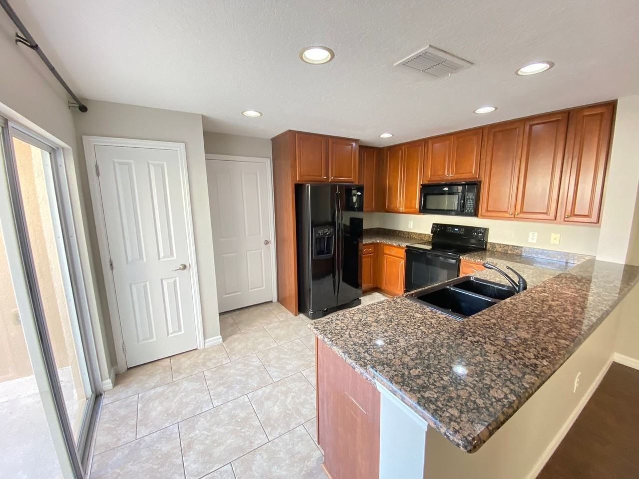 13838 Phoenix Dr - Photo 2 of 32