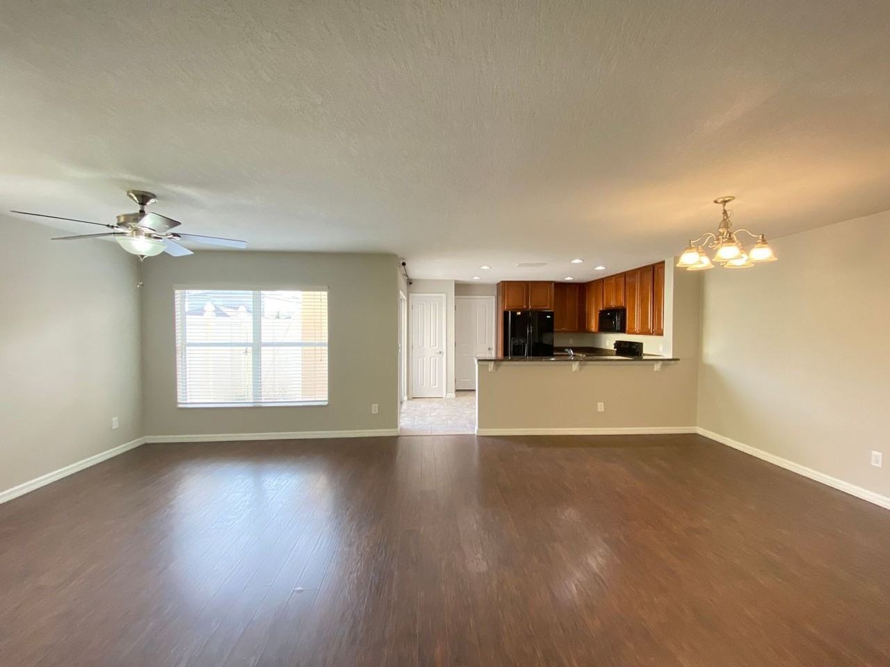 13838 Phoenix Dr - Photo 5 of 32