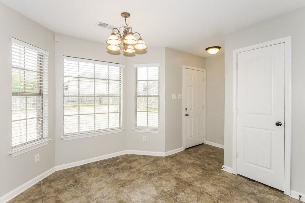 1609 Sawmill Creek Ln - Photo 6 of 16