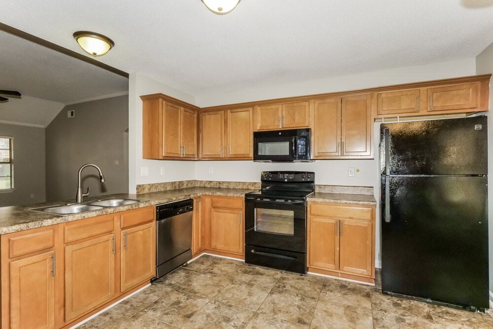 1609 Sawmill Creek Ln - Photo 7 of 16