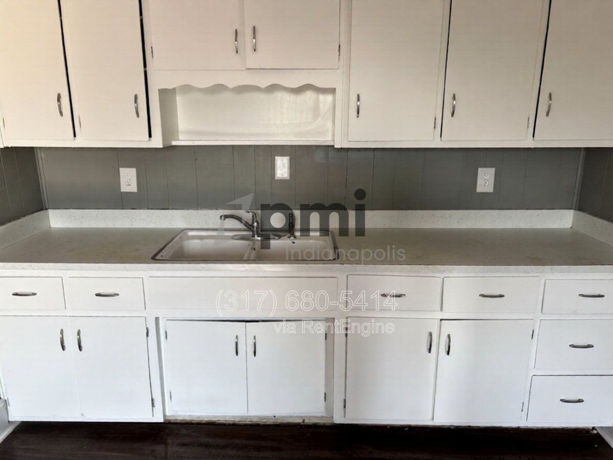 215 1/2 S Madison Ave - Photo 2 of 6