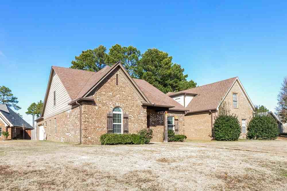 5823 Bedford Pl - Photo 4 of 17