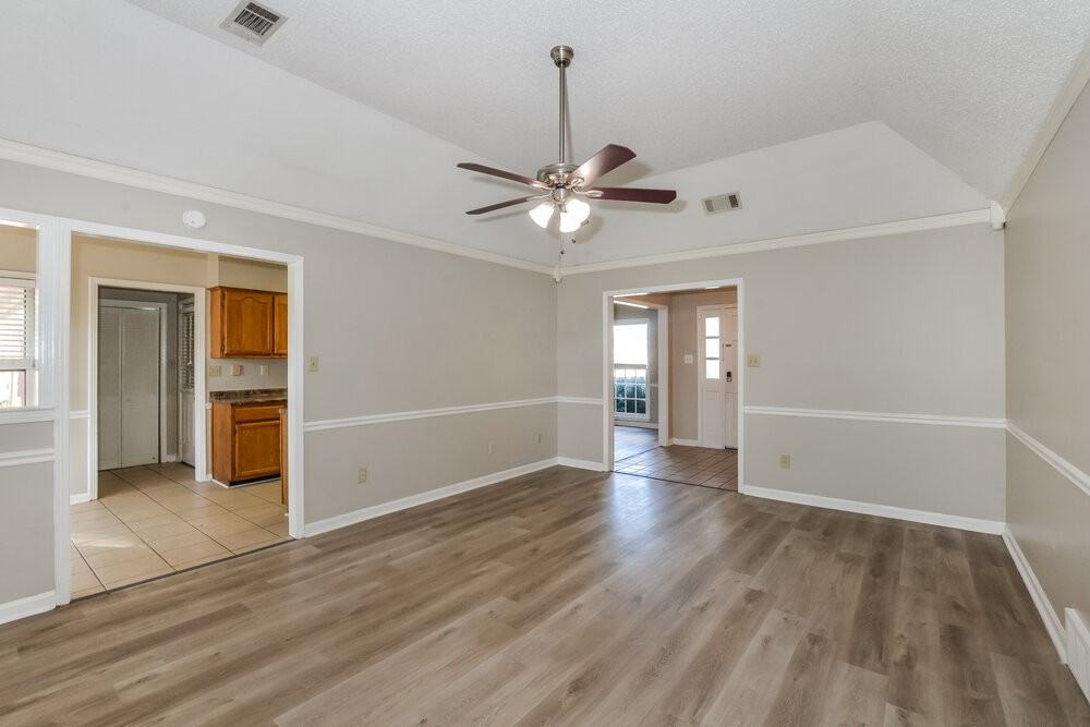 951 Cully Rd - Photo 5 of 17