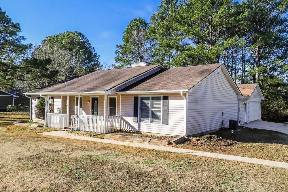 350 Anna Ave - Photo 3 of 16