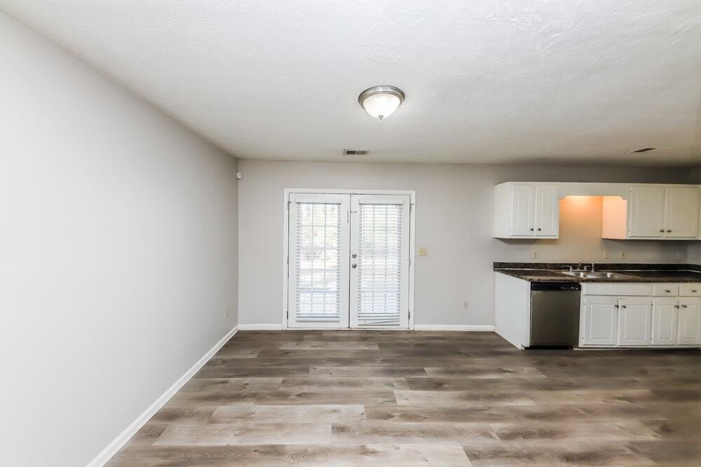 350 Anna Ave - Photo 6 of 16