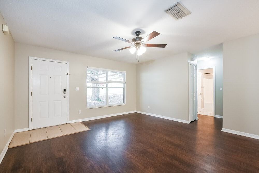 628 Brooke Ct - Photo 3 of 16