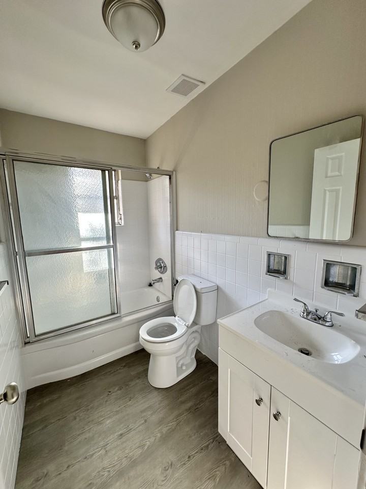 1930 Granville Avenue #1 - Photo 5 of 12