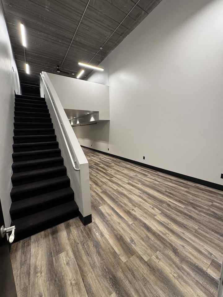 826 W 8th St #826 - Photo 3 of 17