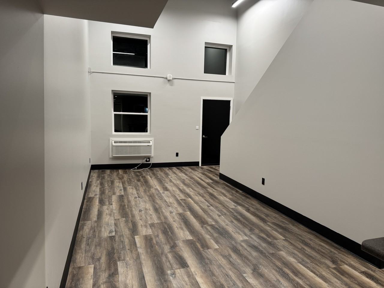 826 W 8th St #826 - Photo 5 of 17