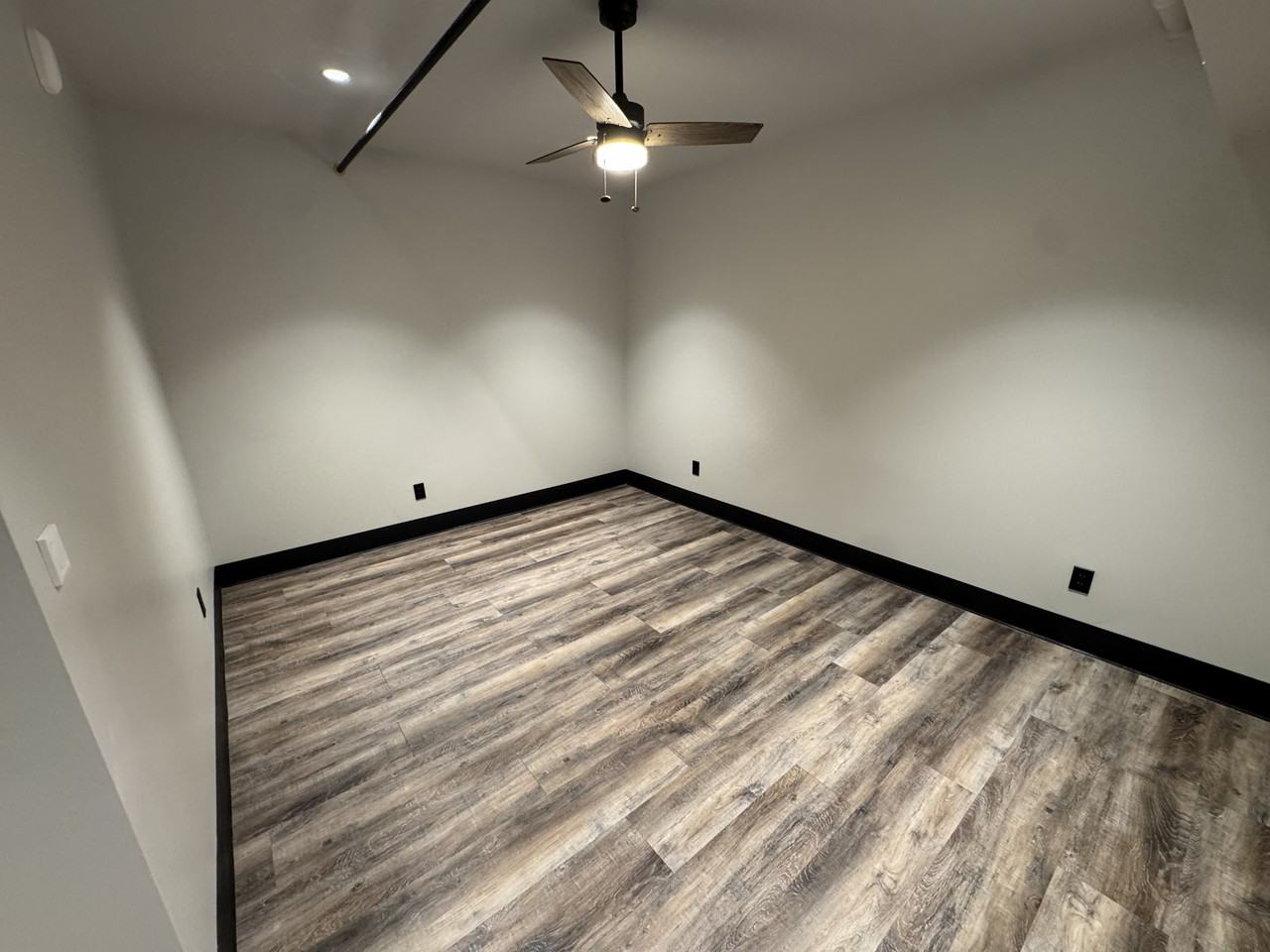 826 W 8th St #826 - Photo 7 of 17