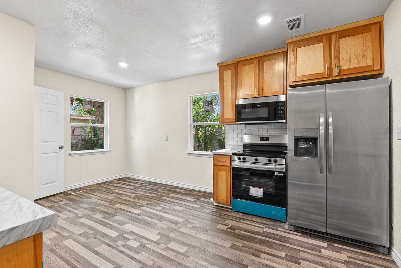 906 Attas Ave #1 - Photo 4 of 10