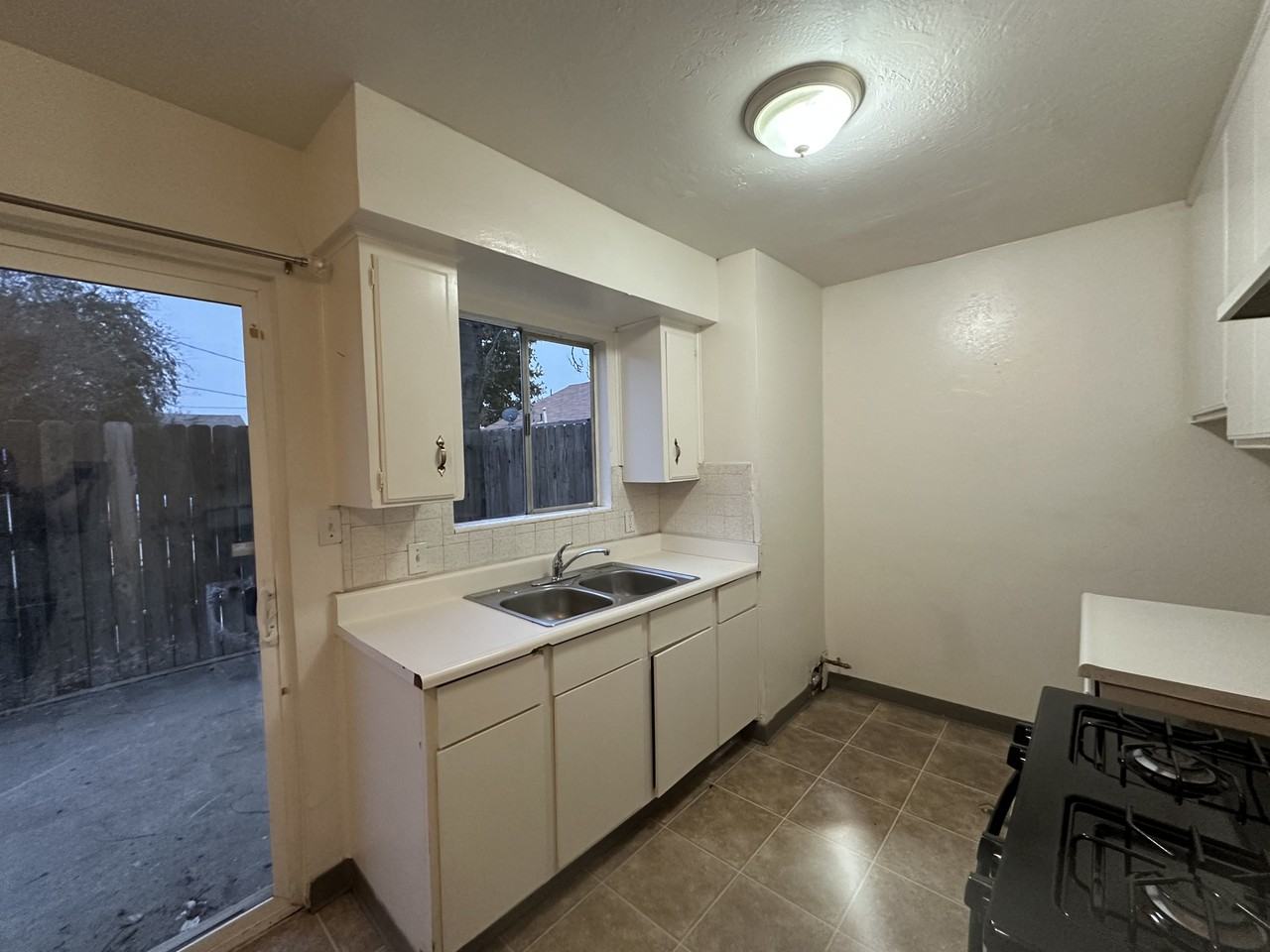 708 El Tejon Ave #D - Photo 2 of 11