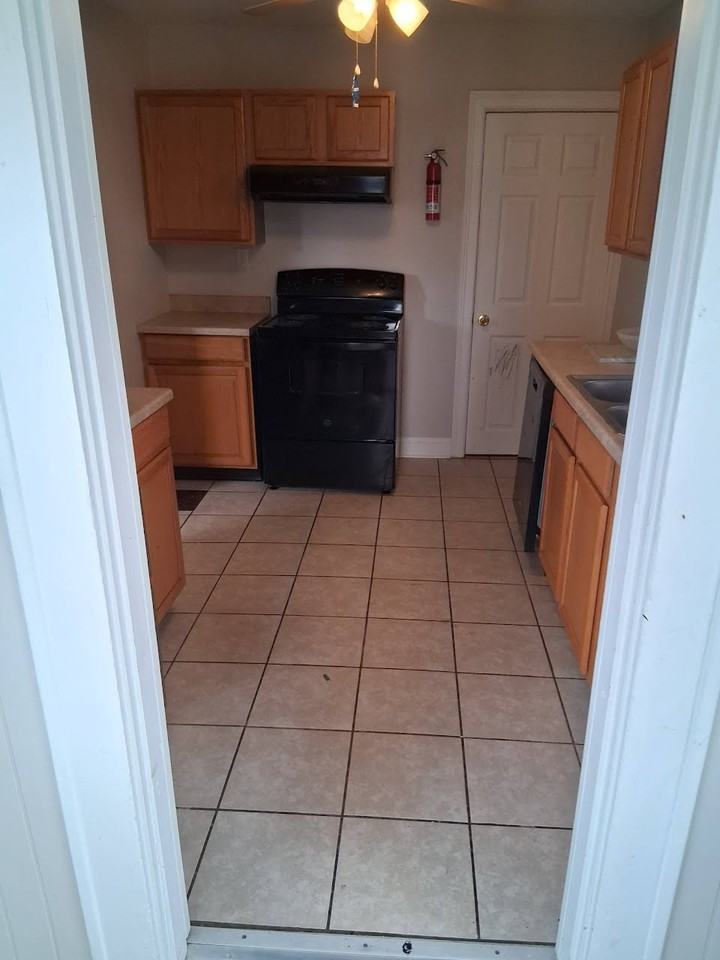 1753 E Kenworth Rd #1 - Photo 3 of 8