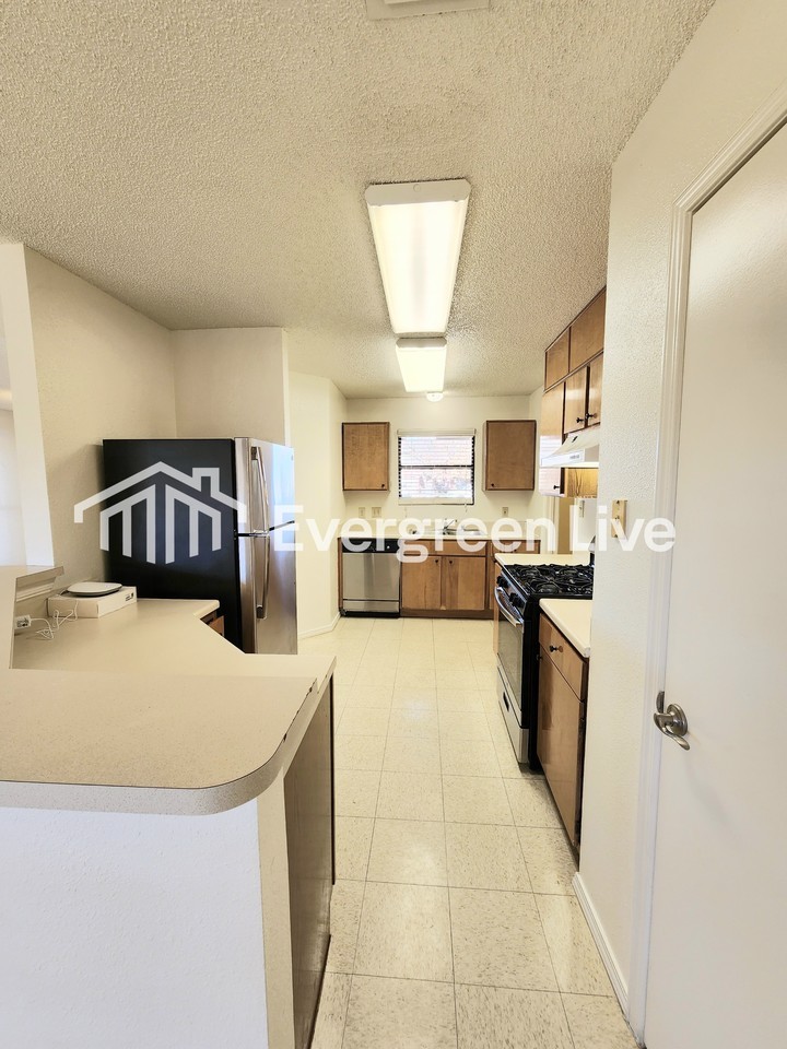 2251 Zuni Ct - Photo 6 of 18