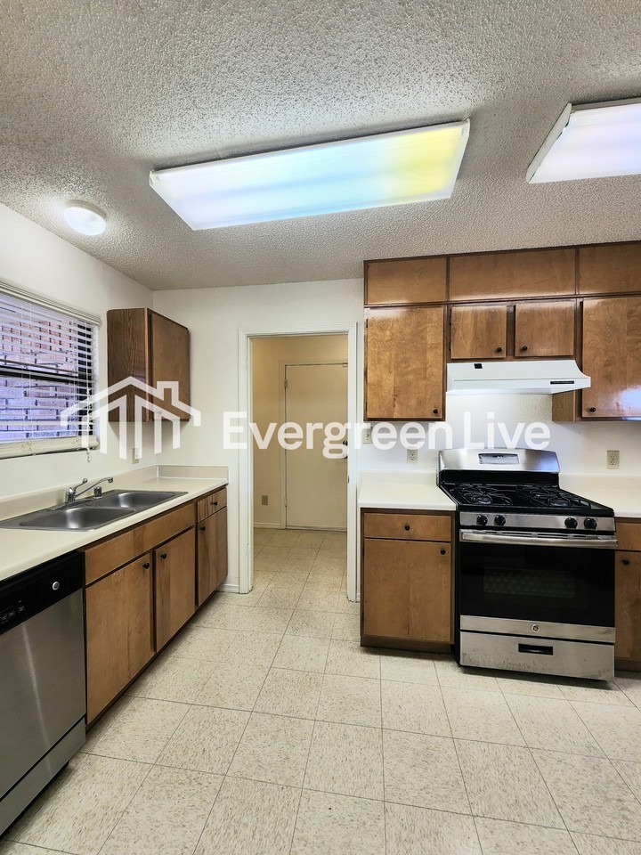 2251 Zuni Ct - Photo 7 of 18