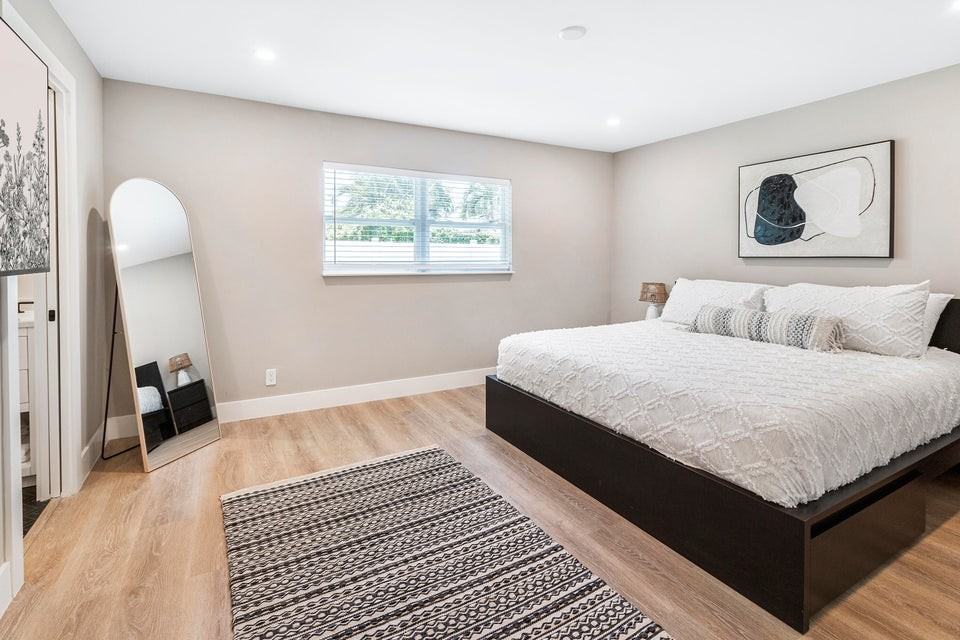 2798 Northeast 2nd Avenue - Photo 6 of 7