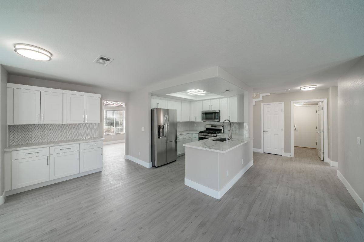 1804 Summit Pointe Dr - Photo 3 of 26