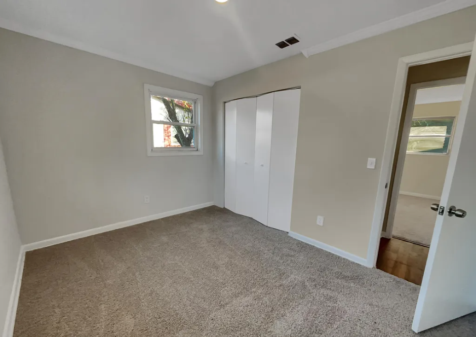 7748 Knoll Drive North - Photo 4 of 22