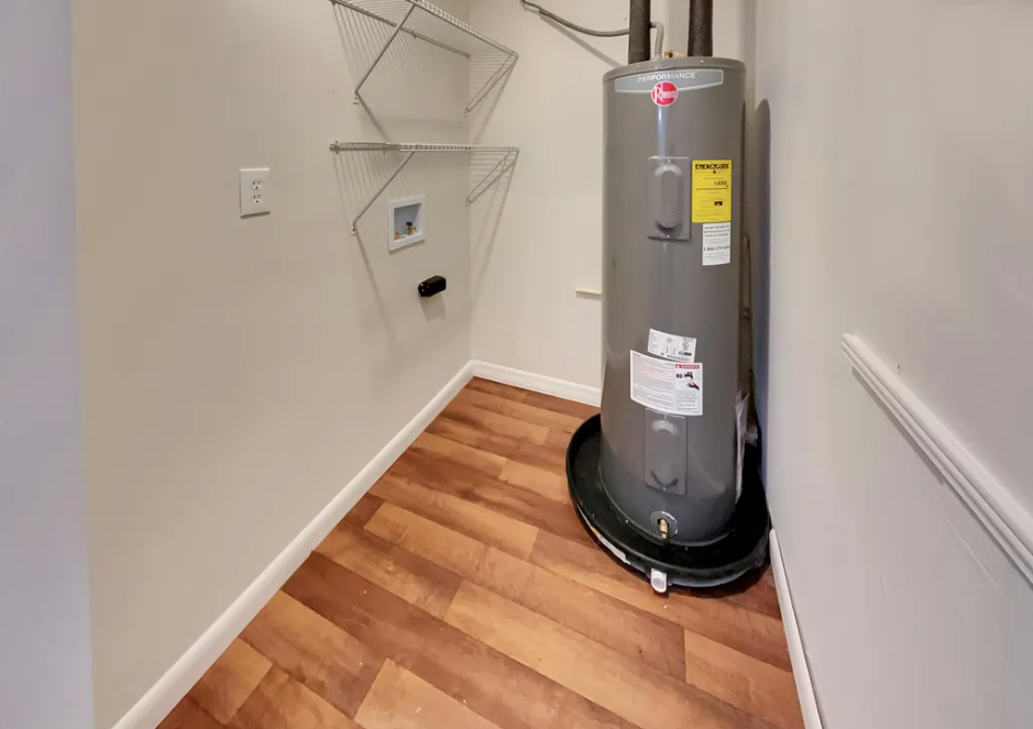 7748 Knoll Drive North - Photo 6 of 22