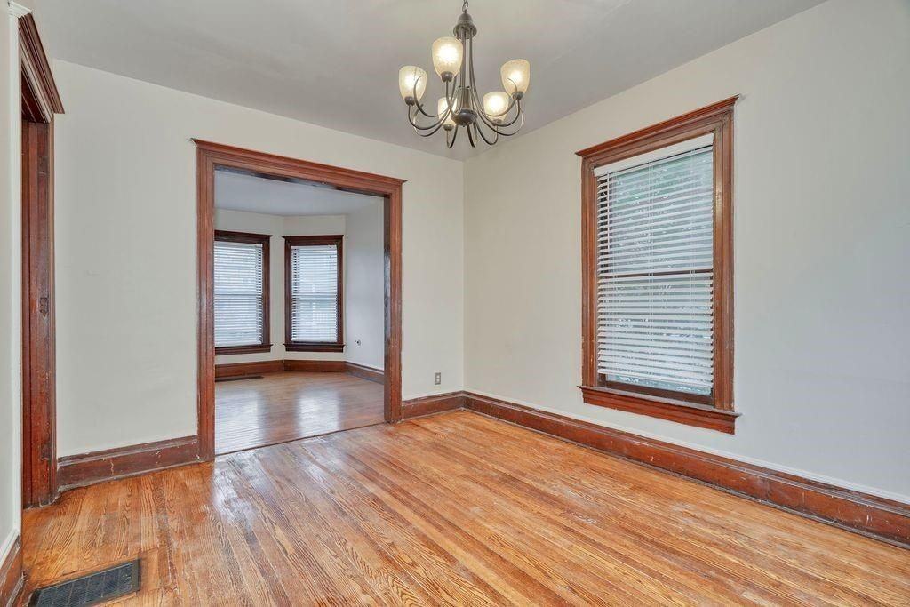 371 Alexander St - Photo 7 of 17