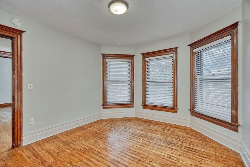 371 Alexander St - Photo 4 of 15