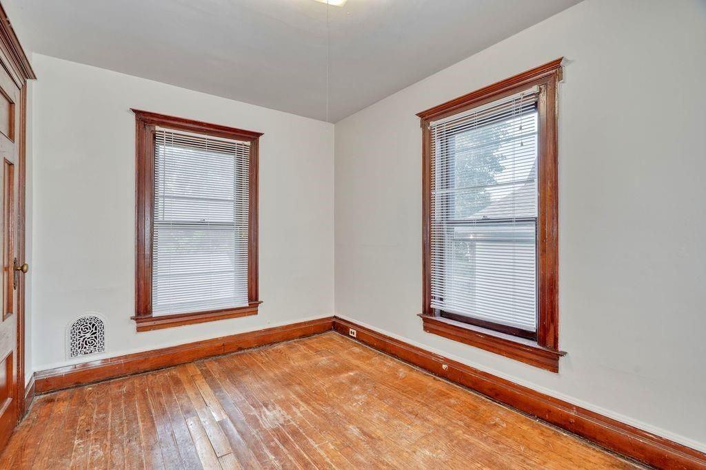 371 Alexander St - Photo 7 of 15