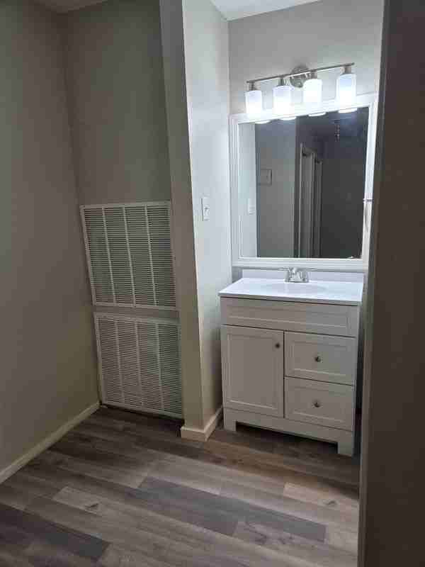 2620 Ektom Drive - Photo 2 of 3