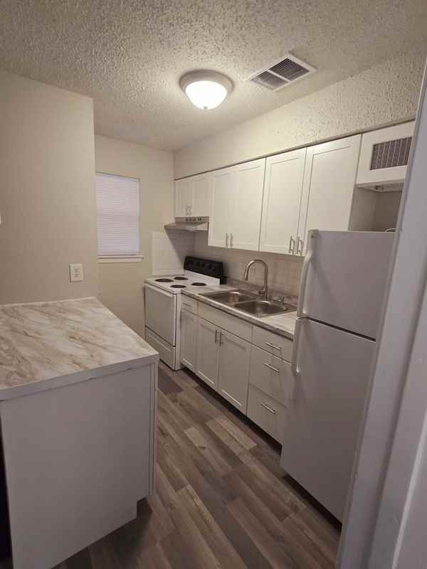 2620 Ektom Drive - Photo 3 of 3