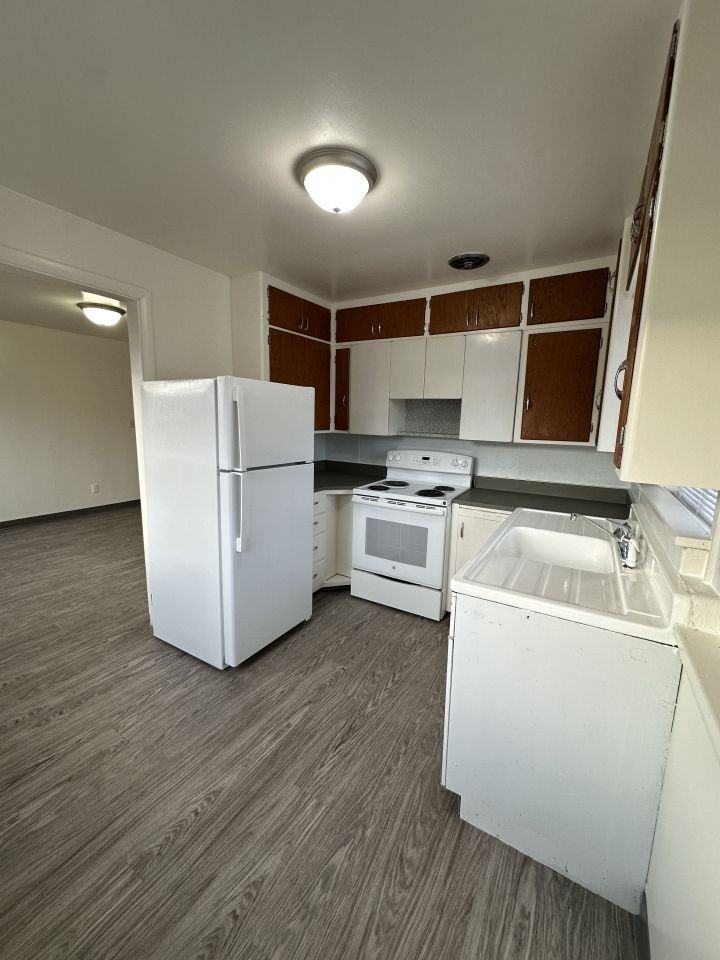 708 12th St W #2 - Photo 3 of 6