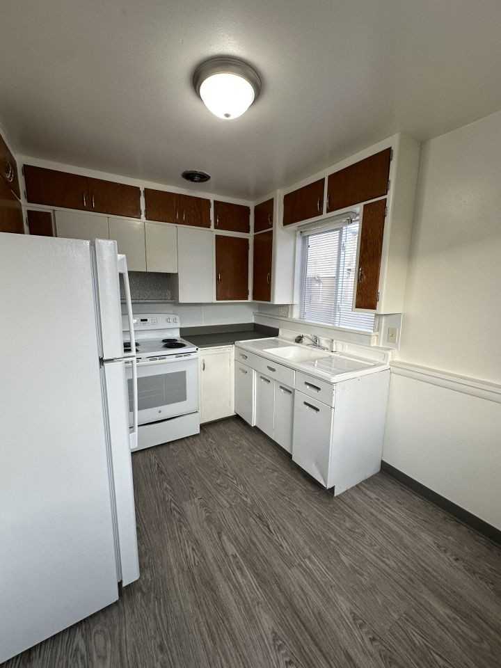 708 12th St W #2 - Photo 4 of 6