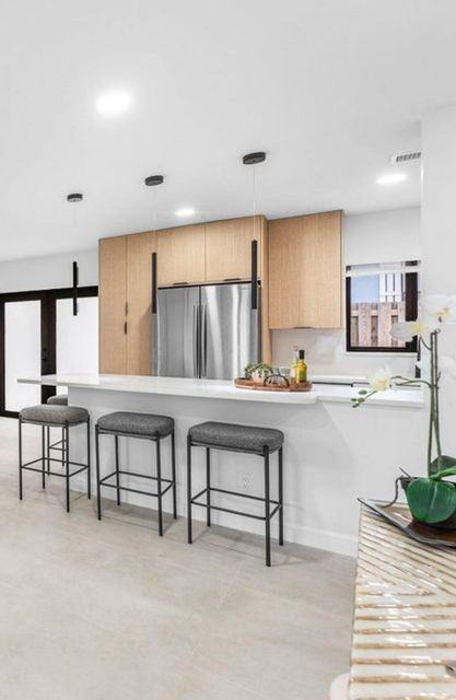 608 Southeast 2nd Avenue - Photo 4 of 8