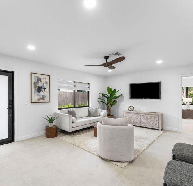 608 Southeast 2nd Avenue - Photo 5 of 8