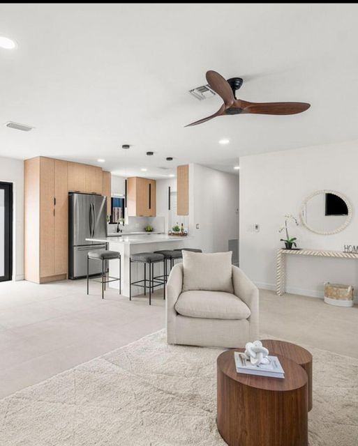 608 Southeast 2nd Avenue - Photo 6 of 8