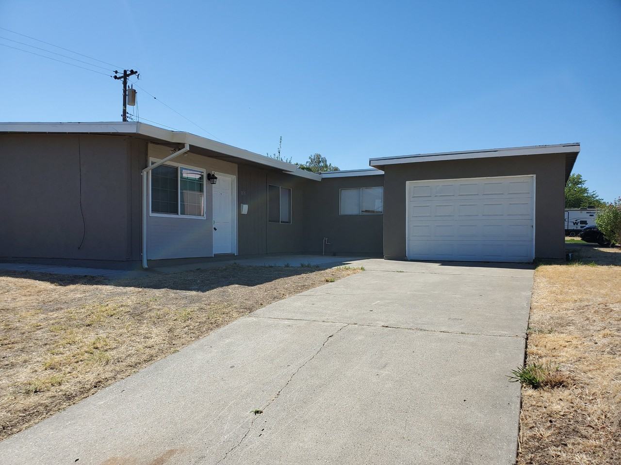 3835 Moonbeam Drive - Photo 2 of 13