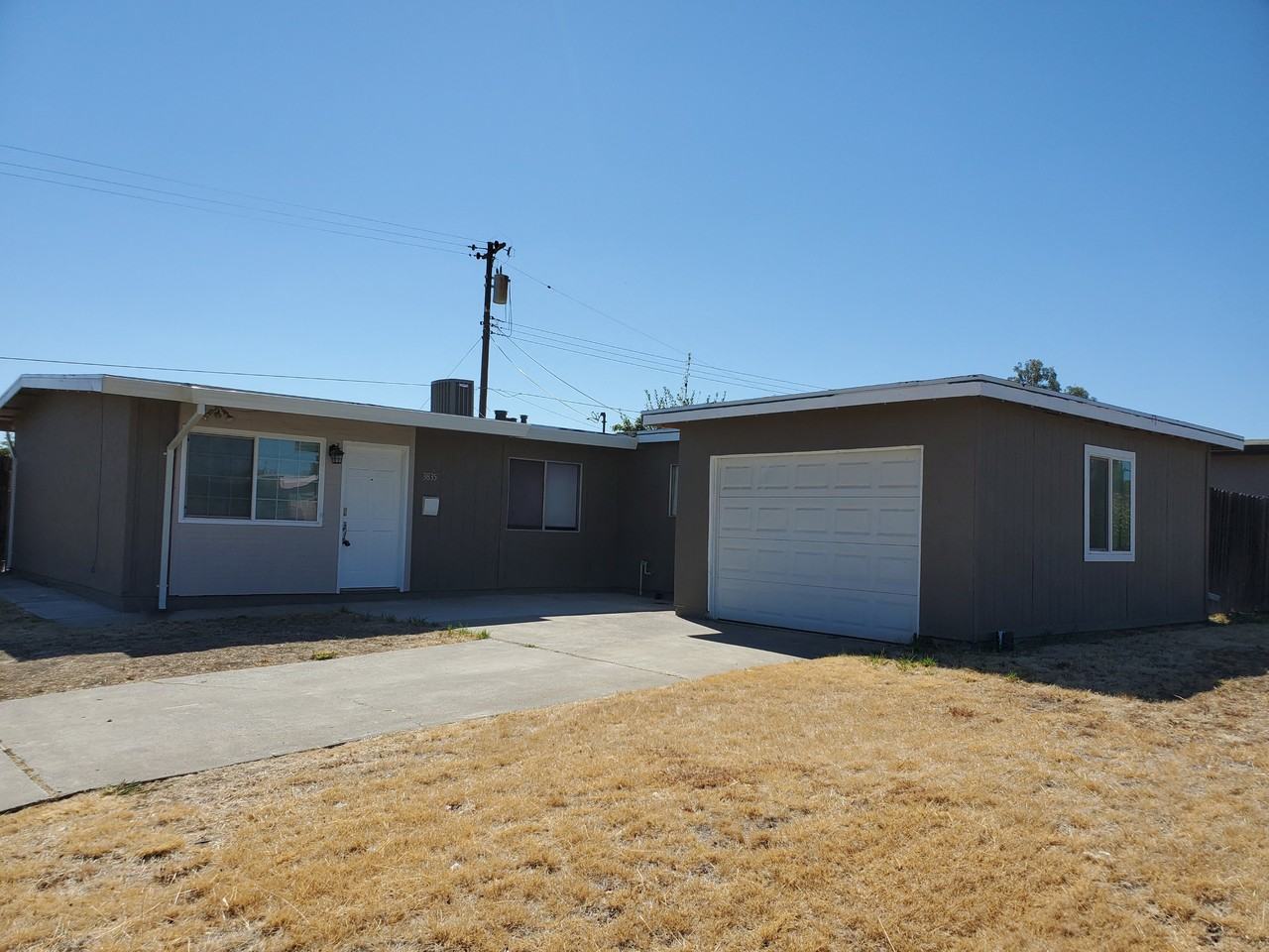 3835 Moonbeam Drive - Photo 3 of 13