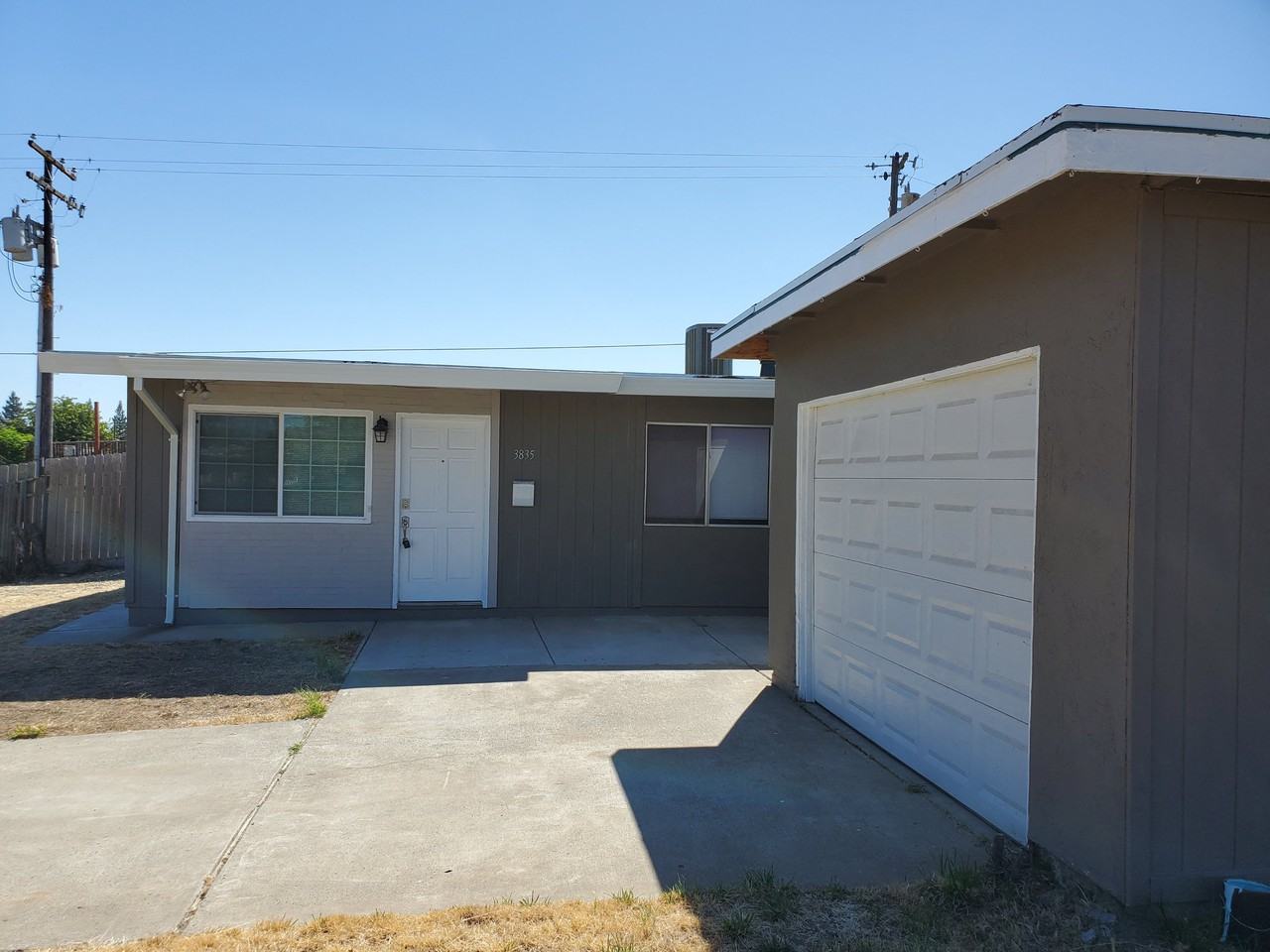 3835 Moonbeam Drive - Photo 4 of 13