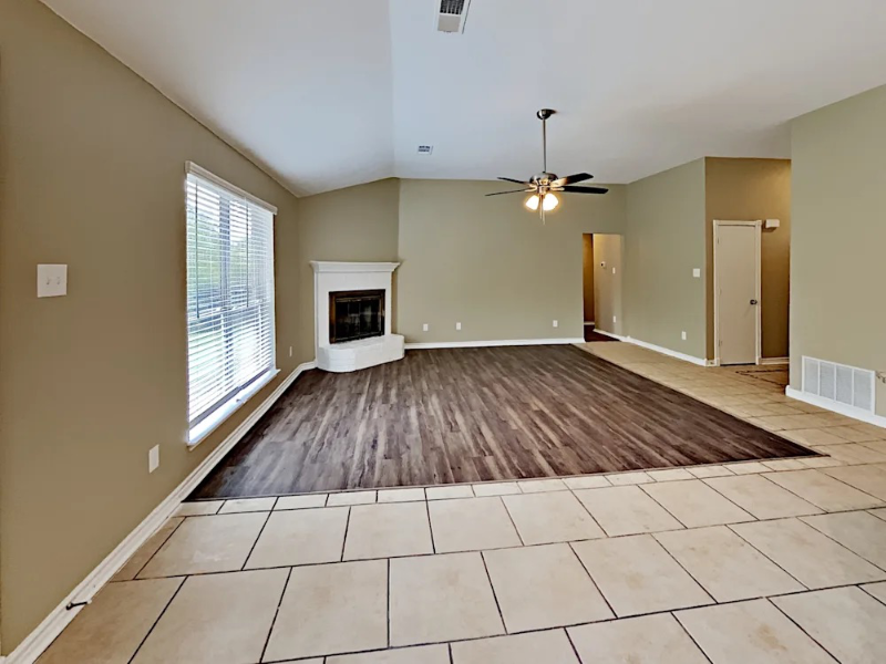 807 West Lonesome Dove Trail