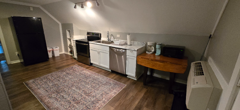 216 North Summit Street #B - Photo 2 of 7