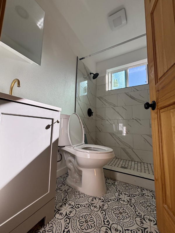 1628 W 24th St - Photo 5 of 8