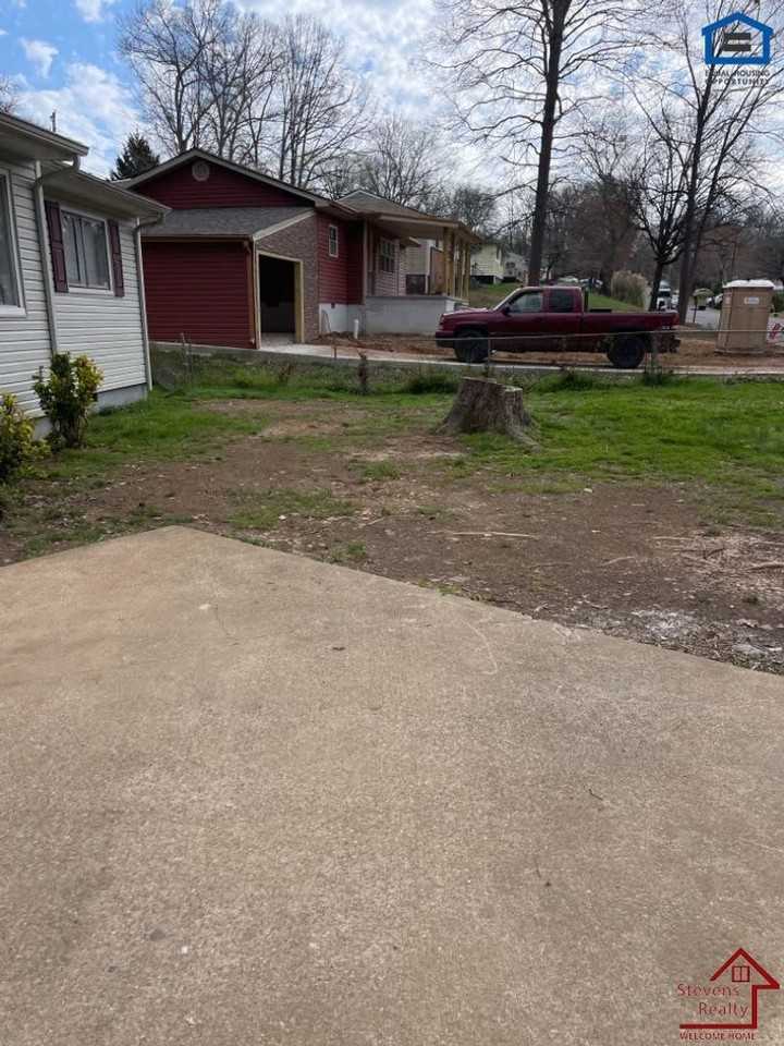 1720 Cambridge Drive - Photo 6 of 20