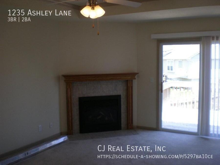 1235 Northwest Ashley Lane - Photo 2 of 10