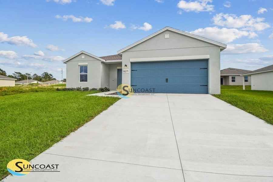 8271 N Wakefield Dr - Photo 3 of 40