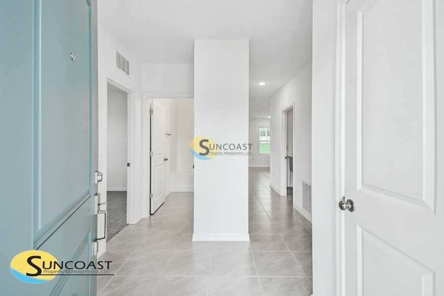 8271 N Wakefield Dr - Photo 4 of 40