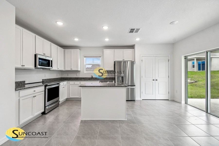 8271 N Wakefield Dr - Photo 6 of 40