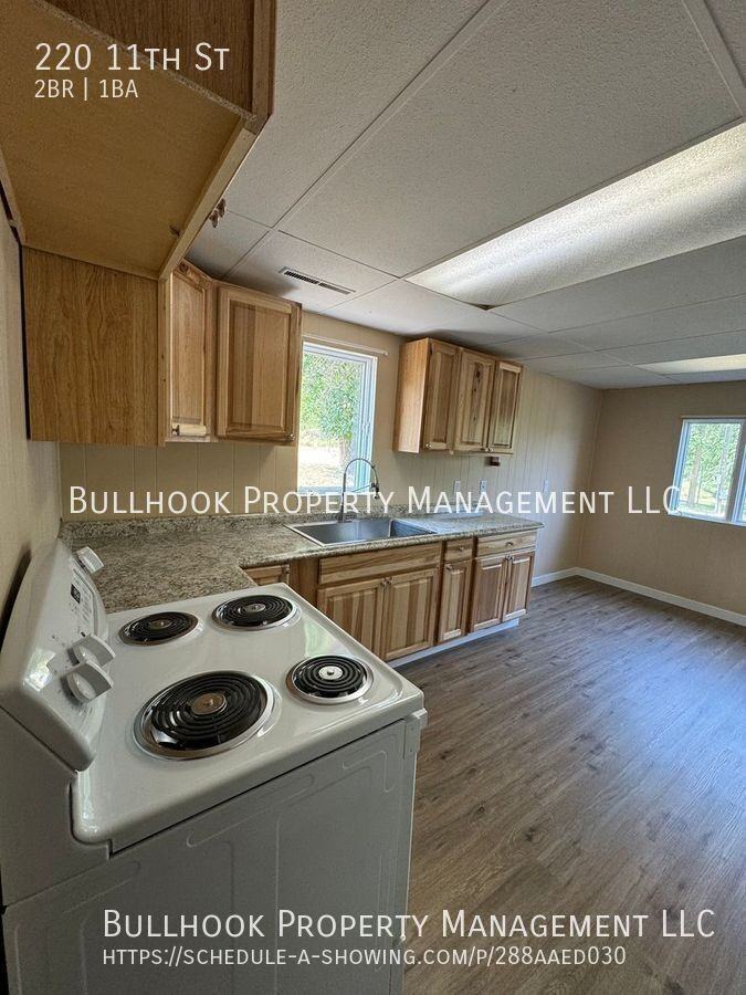 220 11th Street - Photo 5 of 32